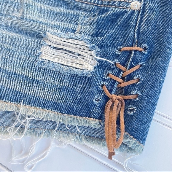 Dollhouse Hi Rise jean shorts, side ties Size 3 - Picture 5 of 11